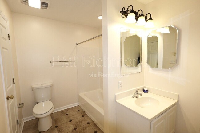 Building Photo - 2716 Goyne Loop