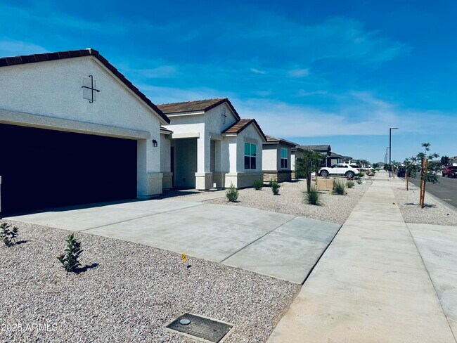 Building Photo - 15357 W Cottontail Ln