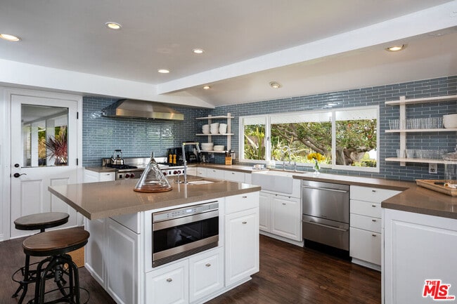 Building Photo - 29225 Cliffside Dr