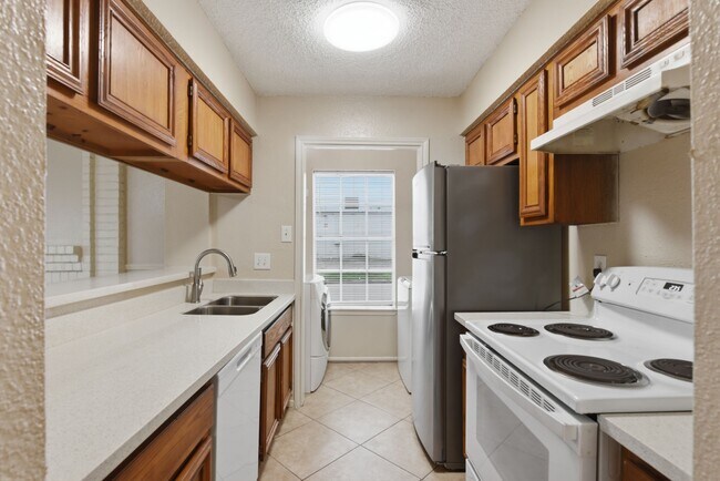 Building Photo - 1310 Brenda Ln