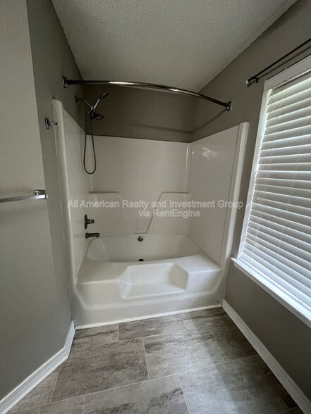 Building Photo - 917 Lajolla Ln