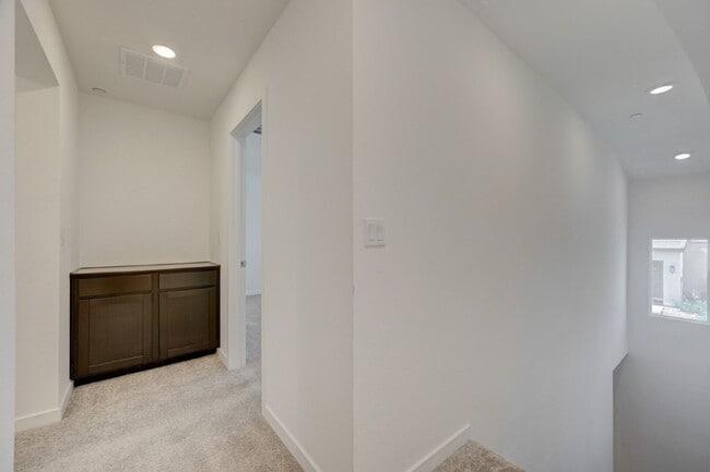 Building Photo - 10772 Paget Ct