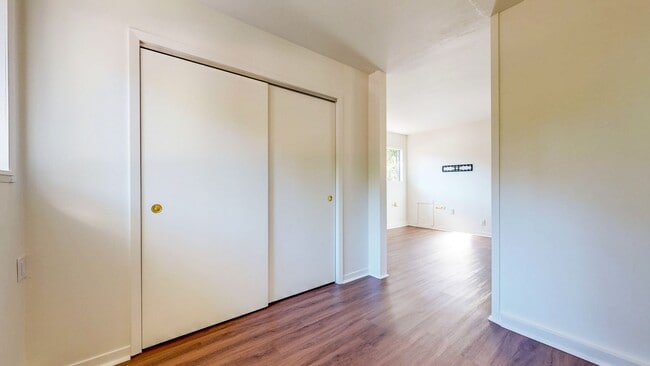 Building Photo - Cozy and Spacious 1 Bedroom 1 Bathroom Cottage! Landscaping and Garbage Included!