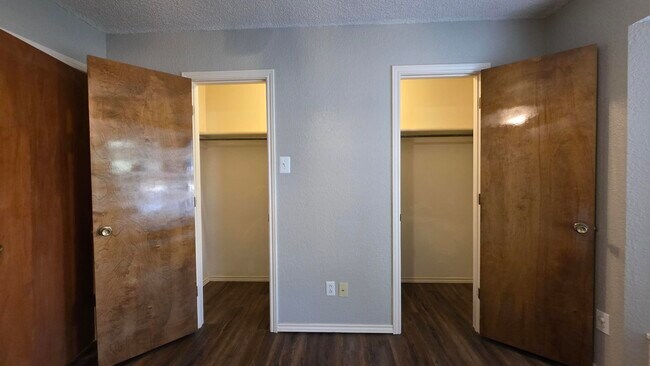 Building Photo - 8604 Jordan Dr