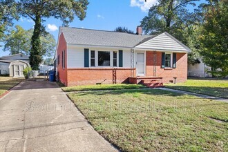 Building Photo - 1214 W Pearsall St