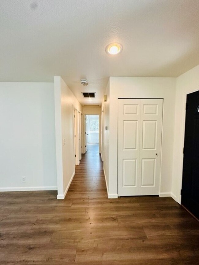 Building Photo - 3bd/2ba Duvall House