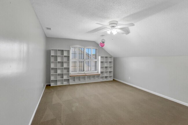 Building Photo - Charming Charleston National Home