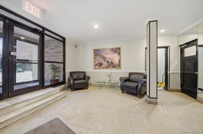 Building Photo - 2244 Bronx E Park