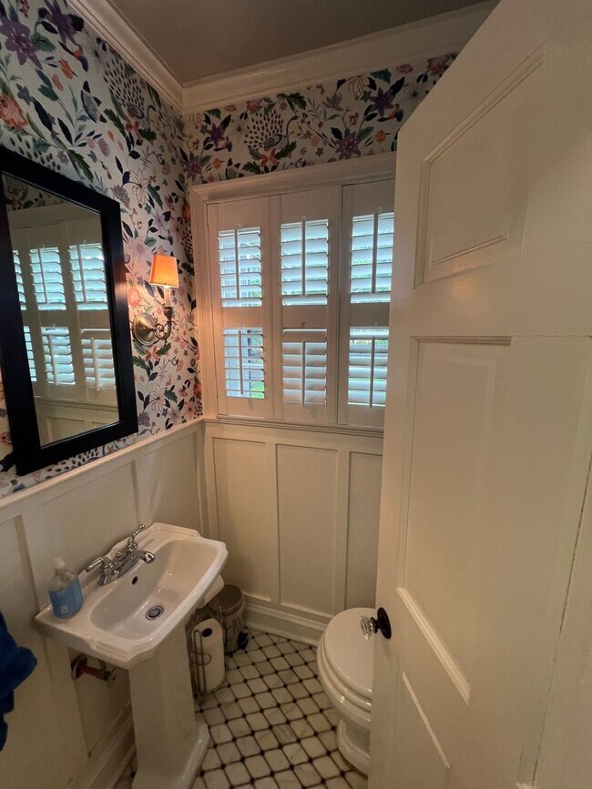Building Photo - Gorgous 4 Bed 3.3 Bath house in the Sedgef...