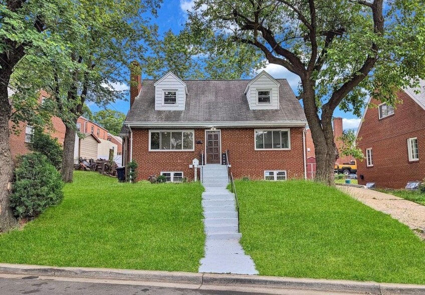 Building Photo - 5603 Newton St