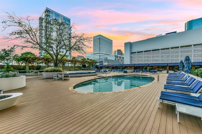 Building Photo - 1111 Caroline St