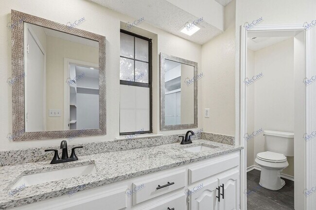 Building Photo - 709 Villa Ridge Dr