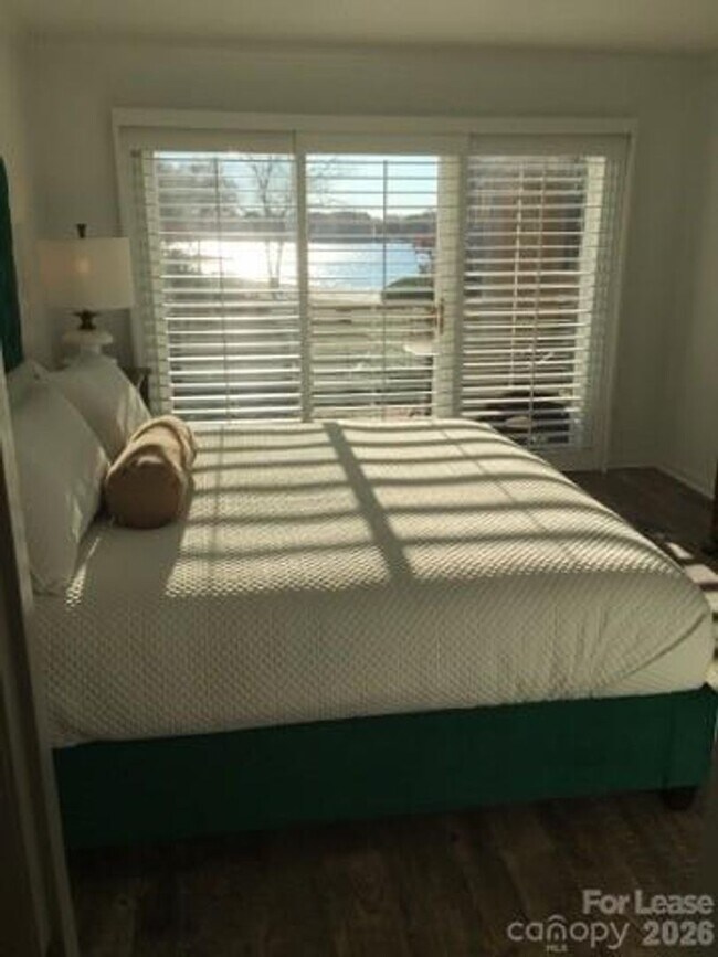 Building Photo - 2 Bedroom Condo in  Portside at Davidson Landing!