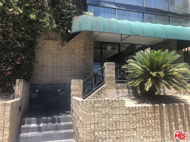 Building Photo - 3949 Los Feliz Blvd