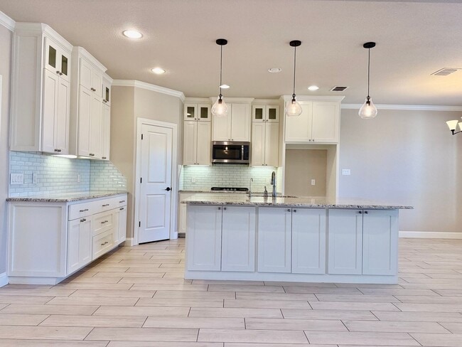 Building Photo - House For Rent