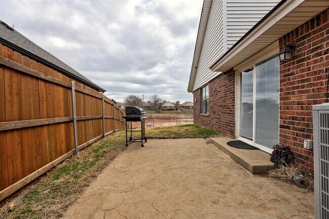 Building Photo - 2820 Dalewood Pl