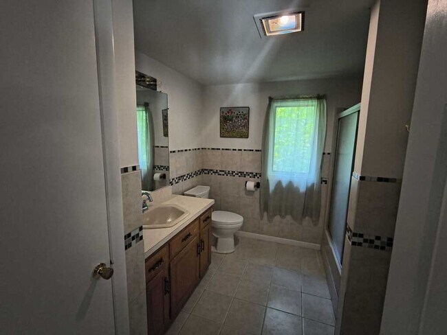 Building Photo - 421 E Hyerdale Dr
