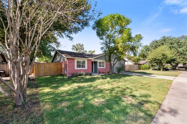 Building Photo - 10711 Heather Hill Dr