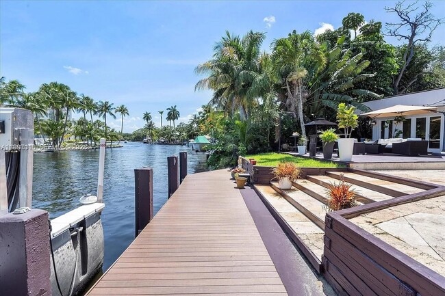 Building Photo - 800 SW 12th Ave