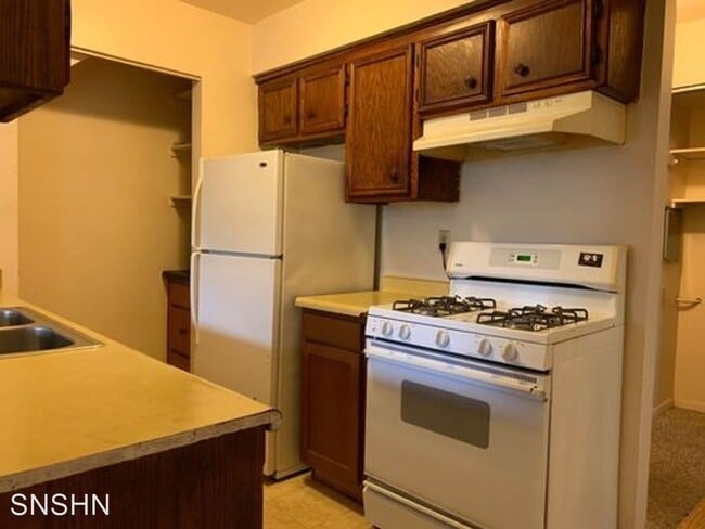 Building Photo - 9040 N 85th St