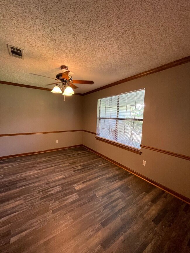 Building Photo - Sherwood Oasis