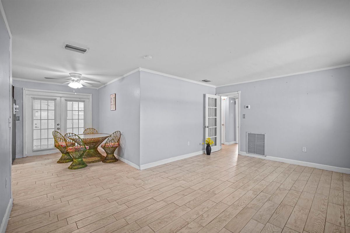 Building Photo - 818 Hampton Way