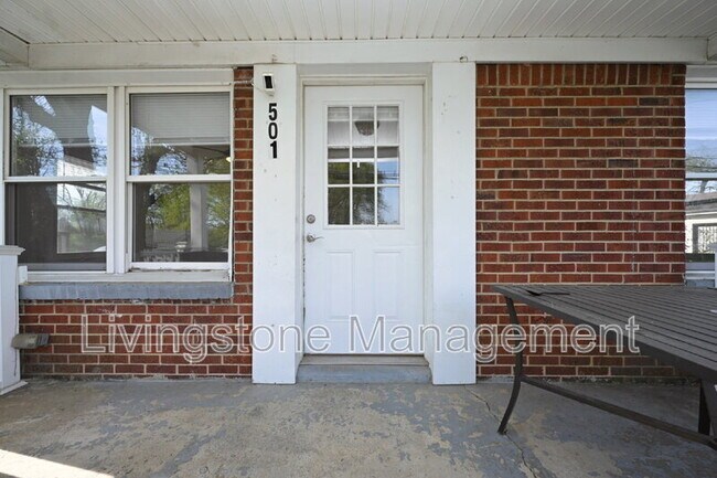 Building Photo - 501 Small St