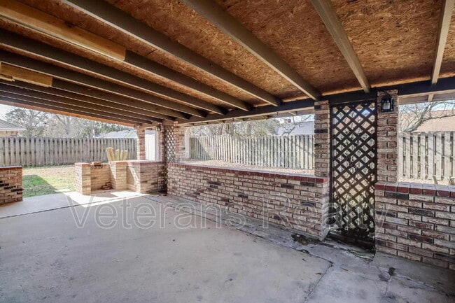 Building Photo - 2135 Baywood Dr