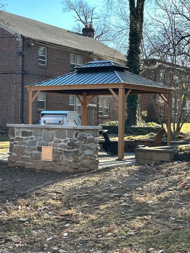 Building Photo - 2800 Woodpipe Ln