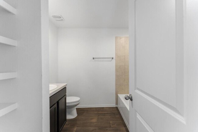 Building Photo - 14678 Cyn Pnes Ln