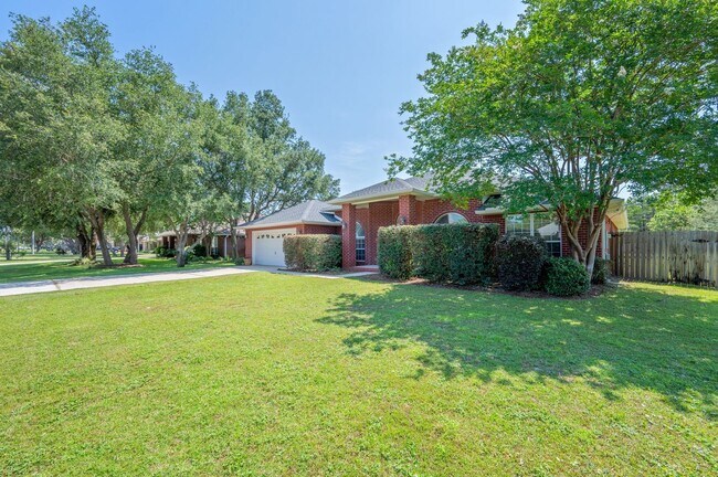 Building Photo - Spacious Home in Navarre!
