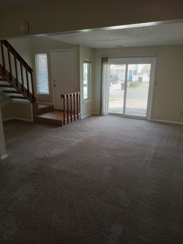 Building Photo - 3631 Chimney Creek Dr