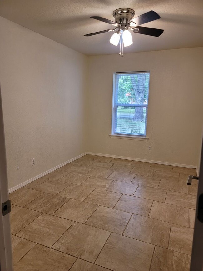 Building Photo - 1028 Chitwood St