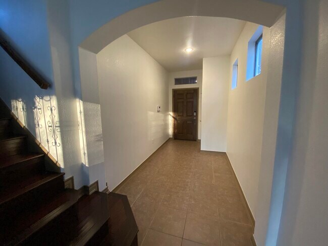 Building Photo - 9813 Sandhill Dr