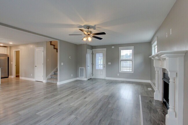 Building Photo - Beautiful Two Story Home With hardwood Flo...