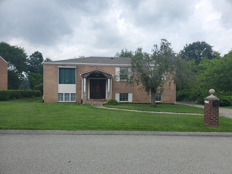 Primary Photo - 210 Canterbury Ln