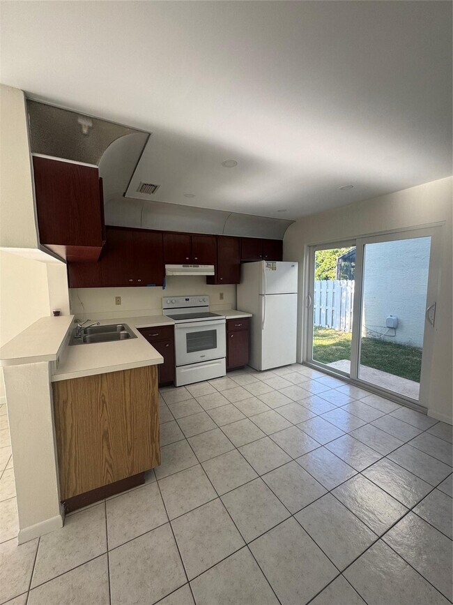 Building Photo - 9929 NW 9th Ct