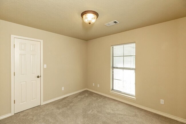 Building Photo - 434 Harbor Oaks Dr