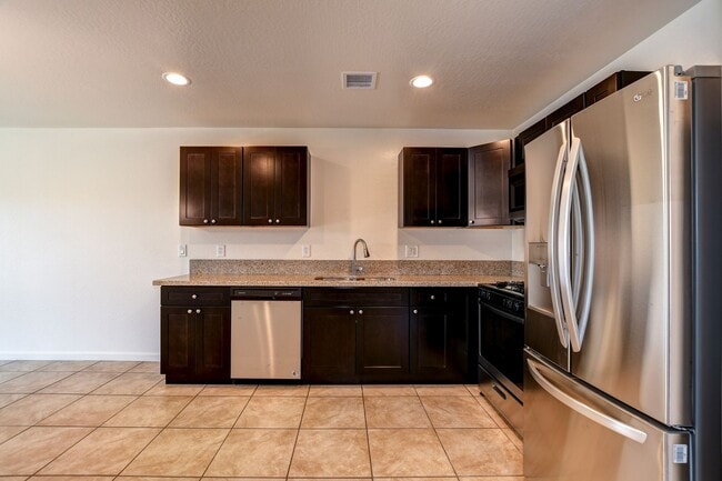 Building Photo - 7105 E Dodge Cir