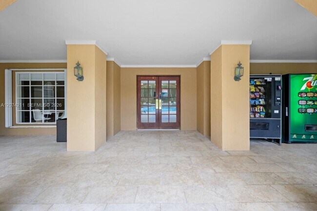 Building Photo - 19601 E Country Club Dr