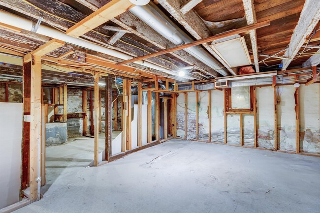 Building Photo - 1112 Quincy St