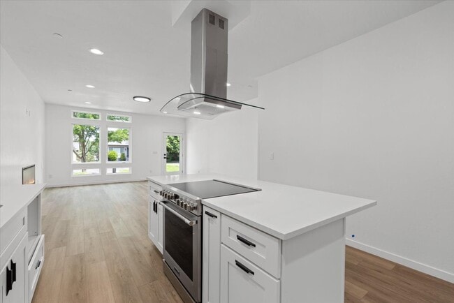 Building Photo - 2007 W 9th Ave