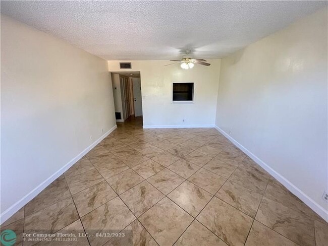 Building Photo - 4354 NW 9th Ave