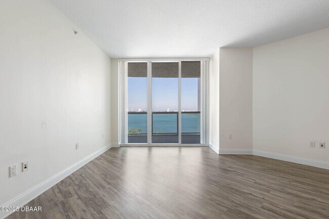 Building Photo - 241 Riverside Dr