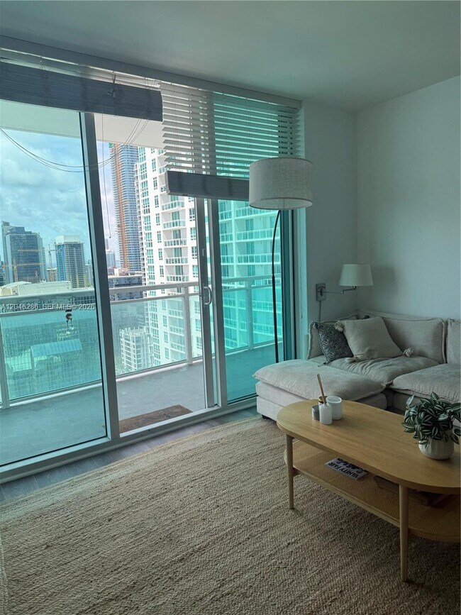 Building Photo - 950 Brickell Bay Dr