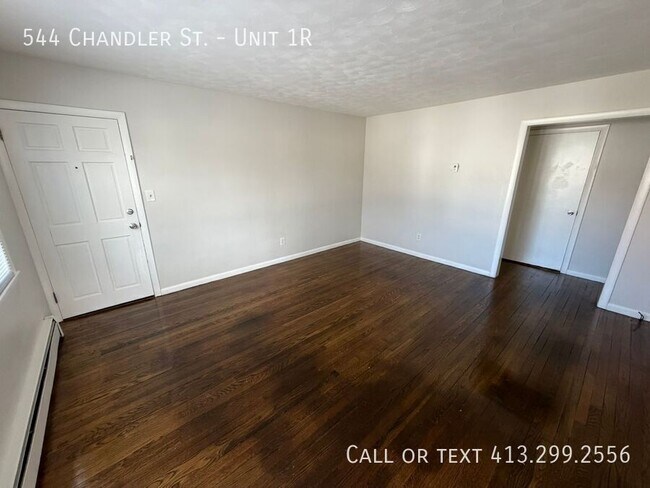 Building Photo - 544 Chandler St