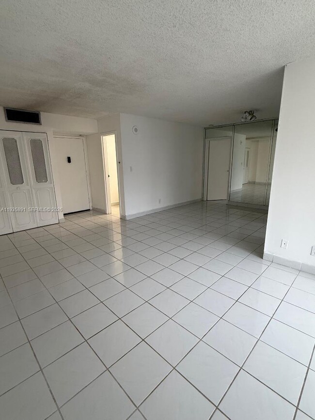 Building Photo - 16909 N Bay Rd