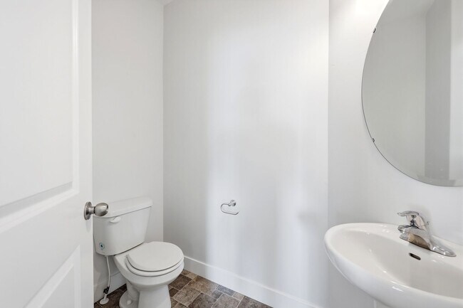 Building Photo - Waters Edge Townhome