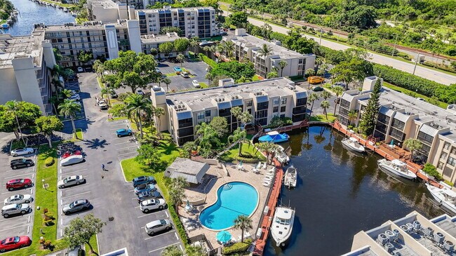 Building Photo - 11 Royal Palm Way