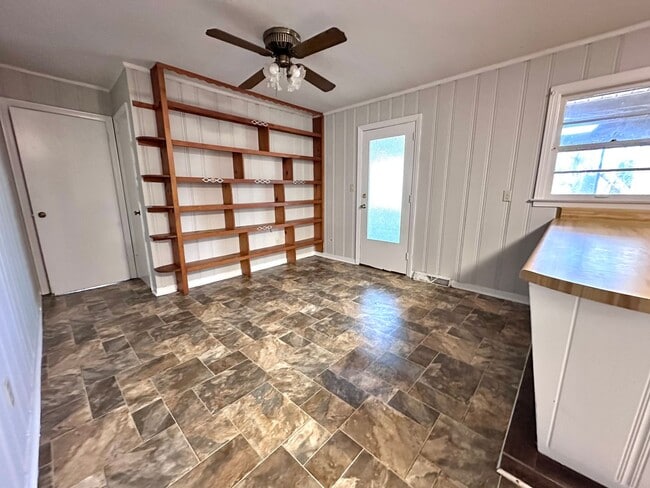 Building Photo - 2 Bedrooms- 1 Bathroom- House in West Rome!